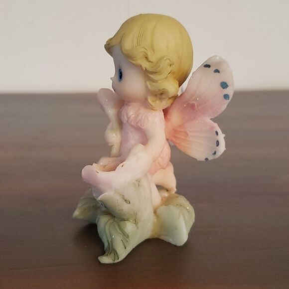 Adorable Vintage Wide Eyed Pixie Fairy with Roses Resin Figurine - Picture 2 of 8